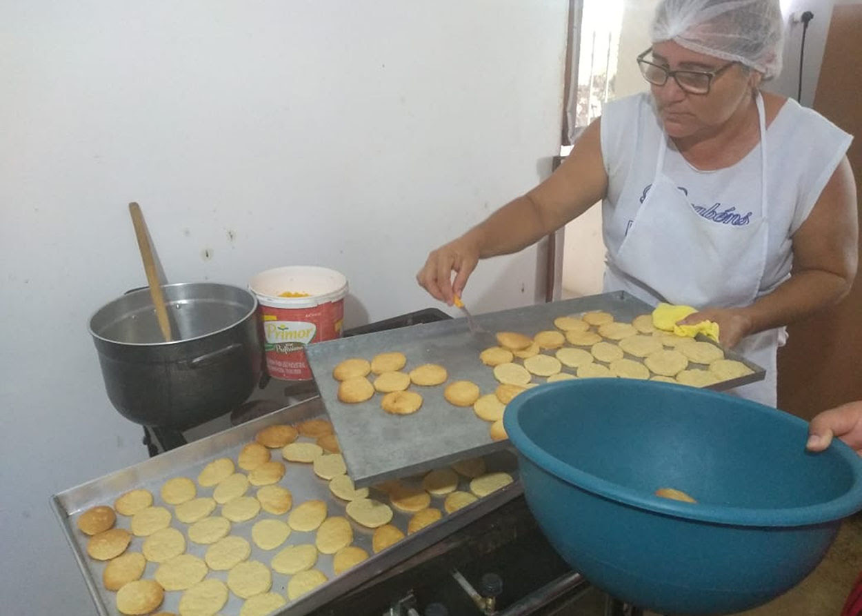 Agricultoras de Acauã geram renda com fabricação de bolos e biscoitos