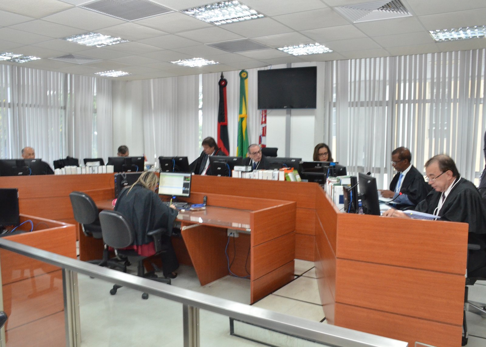 Feminicídio: Câmara Criminal mantém pena de 21 anos a homem que matou esposa à facada