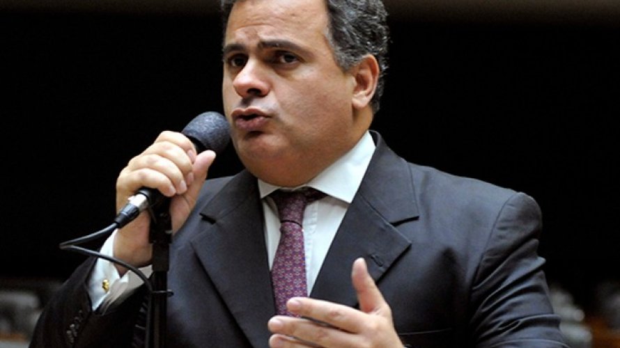 Deputado baiano é o terceiro da Câmara que mais gasta com combustível de avião