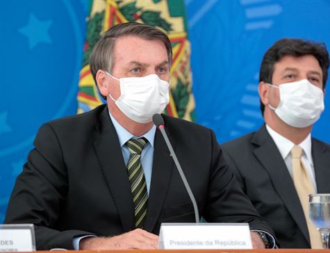 374380,475,80,0,0,475,365,0,0,0,0 De máscara, Bolsonaro anuncia mais um ministro infectado pelo coronavírus