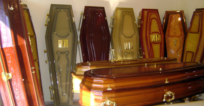 caixoes Nota Técnica da Agevisa determina critérios para cuidados pós óbito por coronavírus