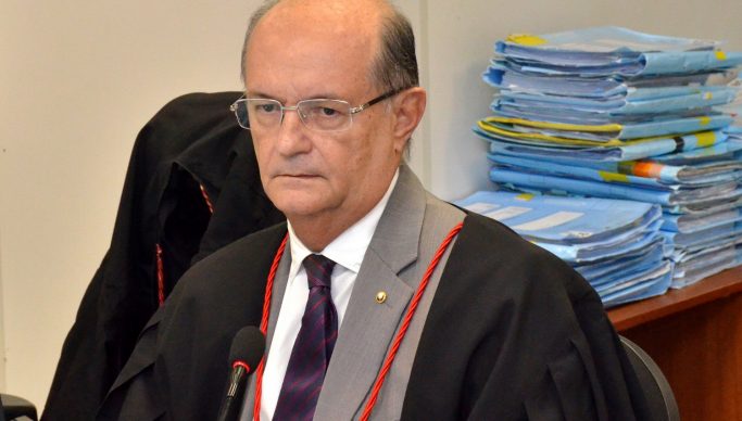 Aluízio-Bezerra-Filho-juiz-1-683x388 juiz Aluízio Bezerra Filho, da 6ª Vara da Fazenda Pública da Capital,nega pedido de abertura de lojas do ramo de colchões
