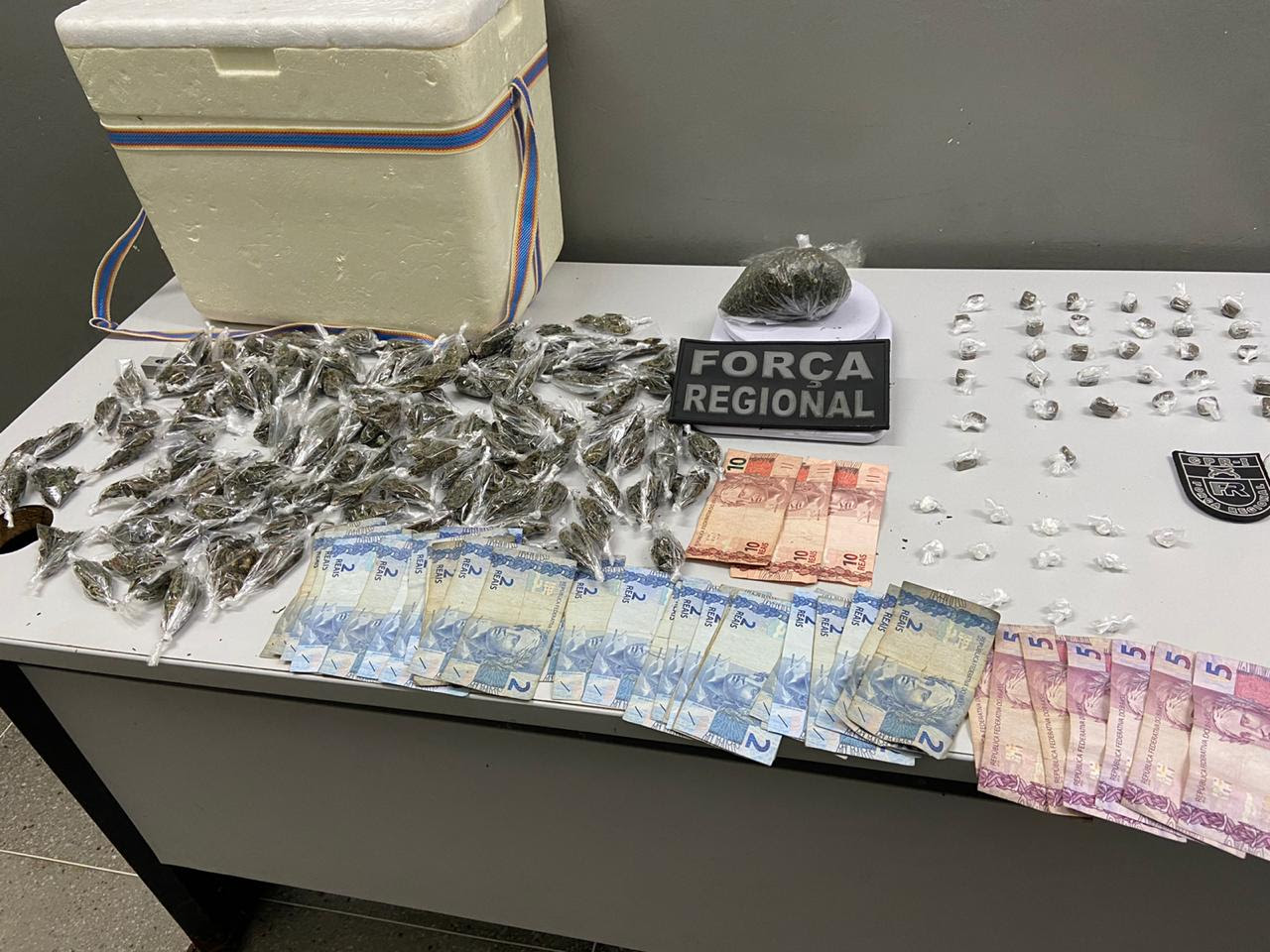 lop Polícia apreende droga escondida em caixa de isopor em Campina Grande