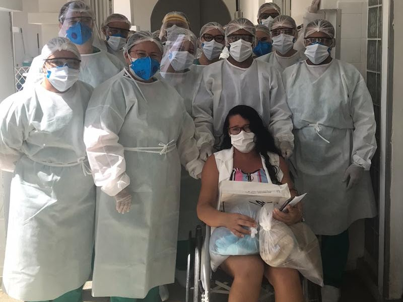 unnamed Emoção marca alta de mais uma paciente com Covid-19 no Hospital de Patos