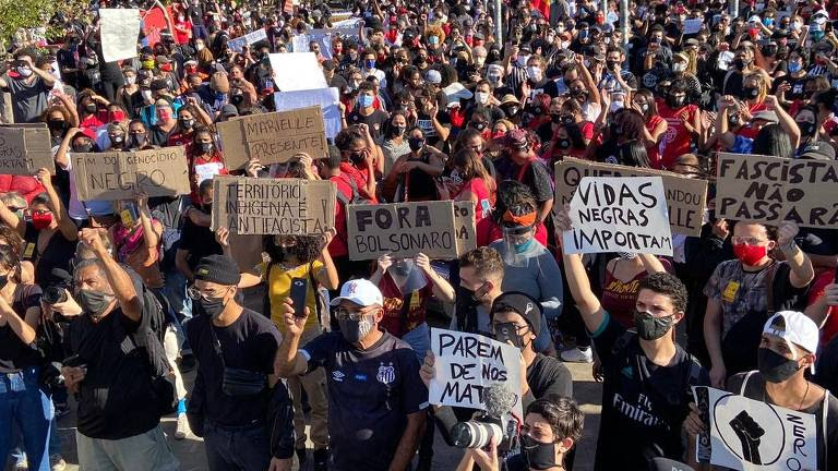 pessoas Milhares protestam contra Bolsonaro em meio à pandemia