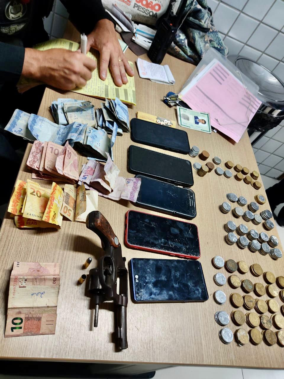 unnamed (6) Polícia desarticula quadrilha suspeita de assaltos em vários bairros de João Pessoa