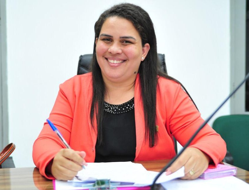 luciene-de-fofinho-e1595952929656 Prefeita de Bayeux segue orientação do TCE, promove reforma administrativa e garante décimo terceiro dos servidores