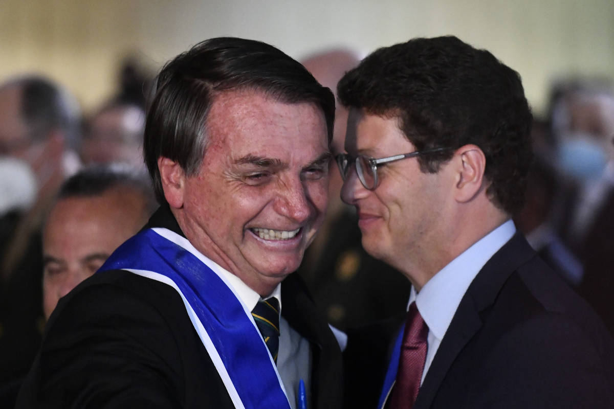 Ambientalistas afirmam que Bolsonaro promove desmonte no meio ambiente, Funai e reforma agrária