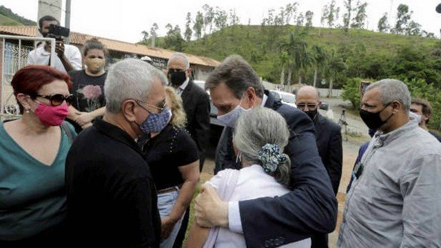 xwhatsapp-image-2020-12-30-at-13.08.50.jpeg.jpg.pagespeed.ic.Vy7E9ptxaH Crivella deixa prisão domiciliar e chega no velório da mãe, em Minas Gerais, sob escolta