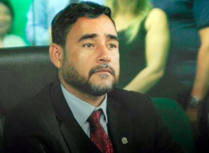 adriano-martins-696x508 CHIFRE NA POLITICA.Novo escândalo de traição envolvendo ex-esposa de Adriano Martins, a ex-vereadora Daniella Martins, é descoberto