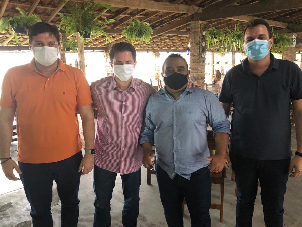 WhatsApp Image 2021-02-12 at 20.22.13 (1) Senador Veneziano se reuniu  com o prefeito de Monte Horebe na capital e diz que vai alocar recursos   para Monte Horebe e outras cidades sertaneja