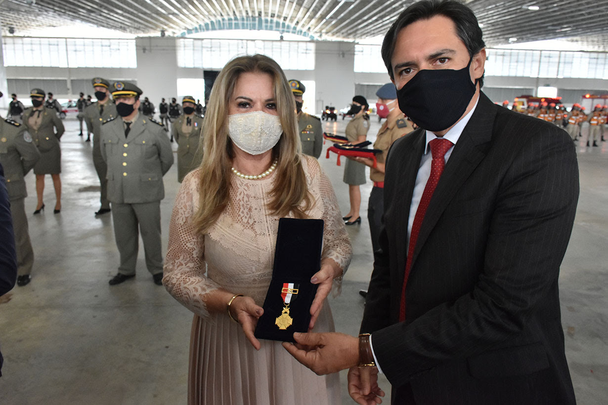unnamed (5) Primeira-dama do Estado recebe homenagens por serviços prestados à Polícia Militar e Bombeiros