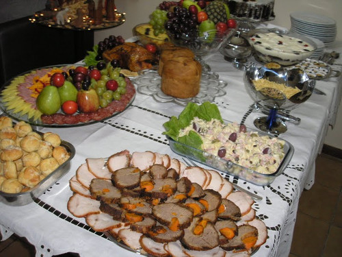 Mesa-de-Ano-Novo-Simples-4 Agevisa orienta sobre como evitar doenças transmitidas por alimentos no Réveillon