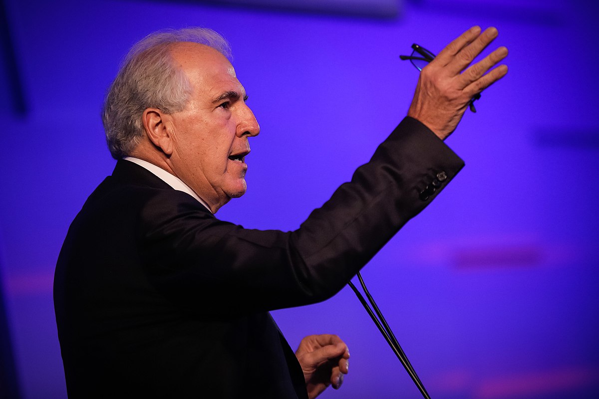 1200px-09_03_2020_Cerimônia_de_Lançamento_da_CNN_Brasil_(49642484921) Rubens Menin afirma “Precisamos unir a nação. Só assim a gente começa a mudar”