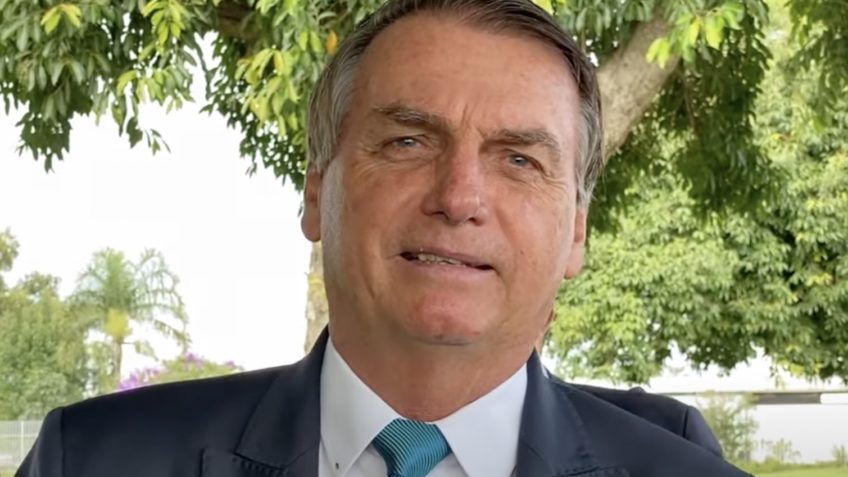 Bolsonaro-21-02-22-848x477 Presidente da República se irrita ao ser cobrado por cabos da FAB e ameaça não parar mais no cercadinho