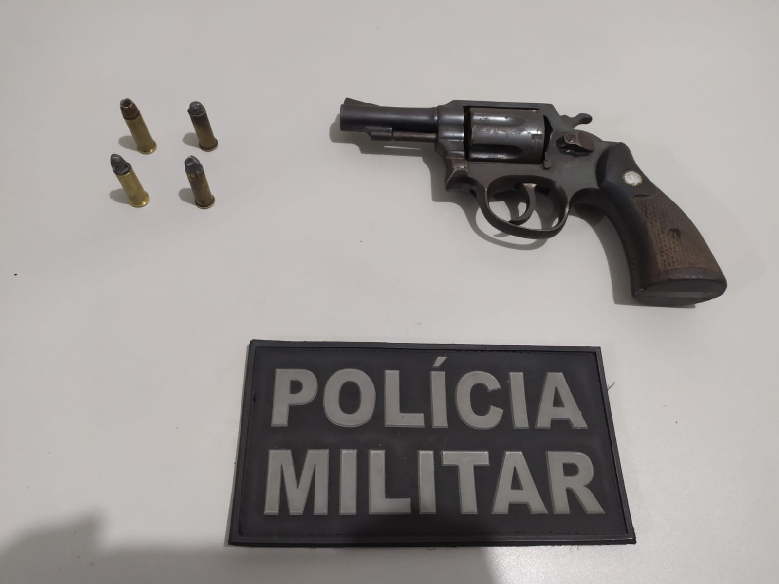 unnamed (4) Jovem armado pula de garupa de moto, tenta fugir escalando muros, mas é rendido e preso em Santa Rita