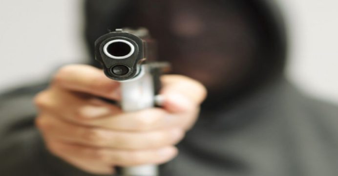 homem-atirando-692x360 Acusados de matar ex-prefeito são condenados a 20 e 24 anos de prisão