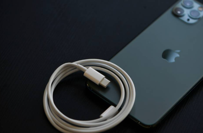 AGORA . Apple será obrigada a usar USB-C no iPhone a partir de 2024