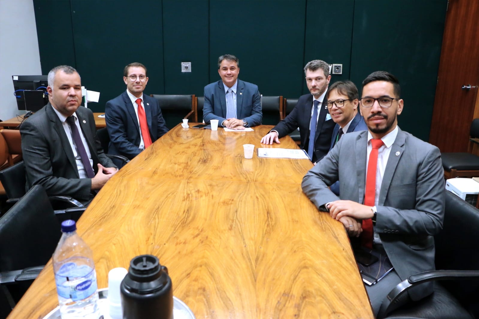 WhatsApp Image 2022-06-03 at 10.21.48 Efraim recebe Confederação Nacional de Comércio e defende a categoria