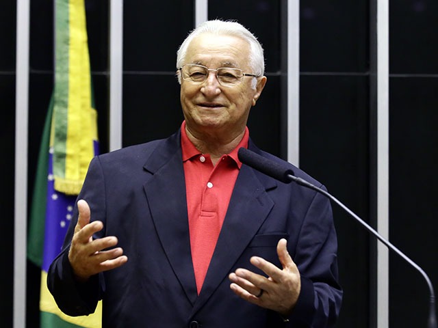 204393 Frei Anastácio dep federal pela PB diz , sou o unico petista contra PEC Kamikaze, é ridículo criticar e votar a favor’,