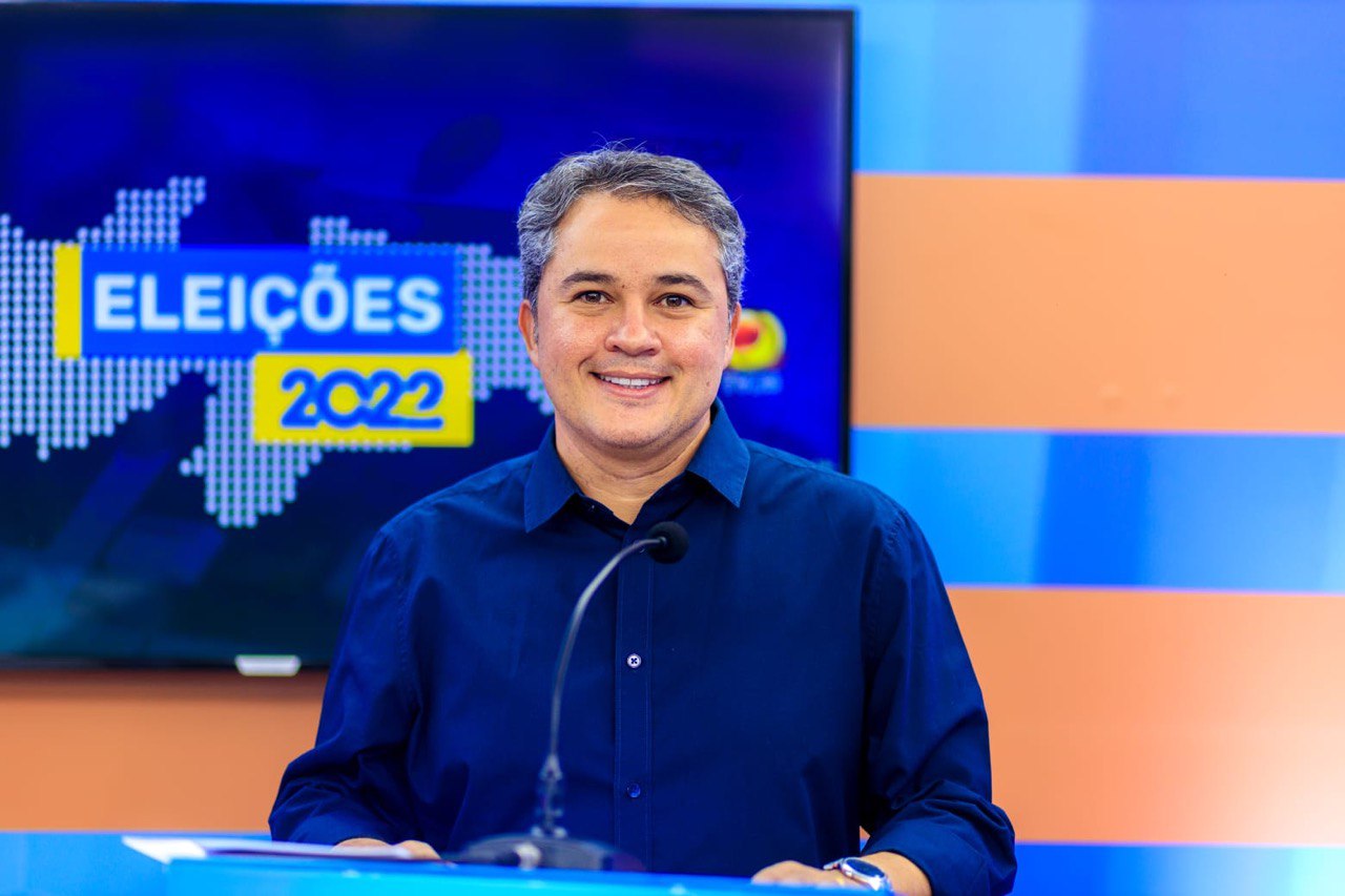 photo_4981223321404288149_y _Em Cajazeiras_ *Efraim destaca voto favorável ao Auxílio Brasil permanente durante debate no sertão*