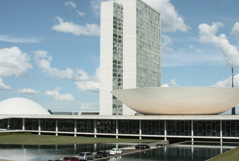 Prefeitos chegam para marcha em Brasília com a promessa de R$ 1,5 bilhão em “emendas pix”