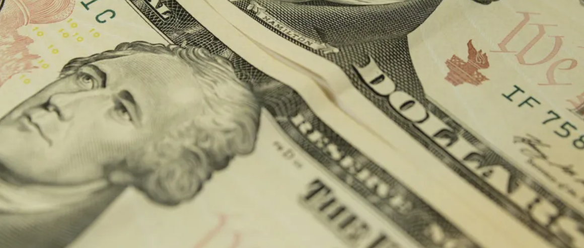 Dólar atinge a maior desvalorização frente ao real dos últimos 7 anos