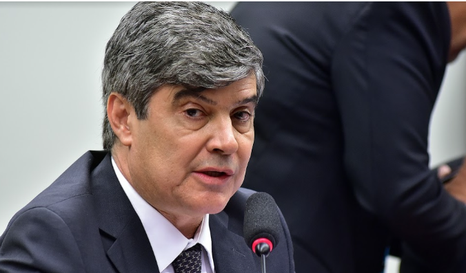 VEJA VIDEO.Deputado paraibano se envolve em mais uma confusão no plenário da Câmara e uso o termo arrombar sua cara