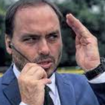 HOJE  PF apreende computador da Abin em operação contra Carlos Bolsonaro