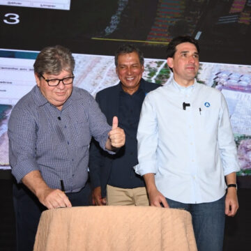 João Azevêdo e o ministro Sílvio Costa inauguram truck center e anunciam mais investimentos no Porto de Cabedelo