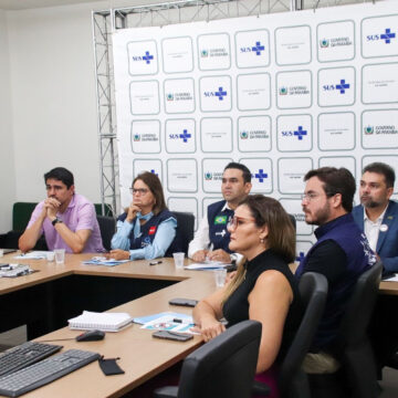 Governo da Paraíba realiza reunião com prefeitos para alinhar estratégias e apresenta ações de combate à dengue
