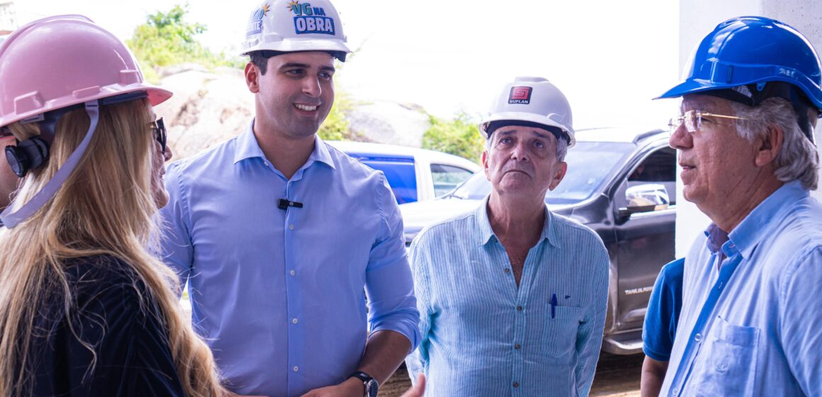 Presidente do SINDUSCON – PB, Lamartine Alves integra comitiva do governador em Exercício da PB Lucas Ribeiro durante visita as obras do Centro de Convenções de CG