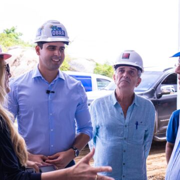 Presidente do SINDUSCON – PB, Lamartine Alves integra comitiva do governador em Exercício da PB Lucas Ribeiro durante visita as obras do Centro de Convenções de CG