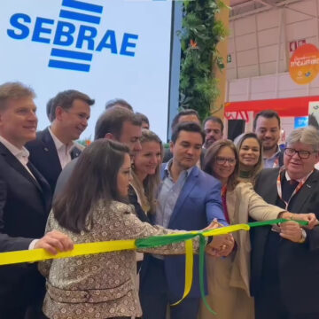 João Azevêdo recebe ministro do Turismo e presidente da Embratur no estande da Paraíba na Bolsa de Turismo de Lisboa