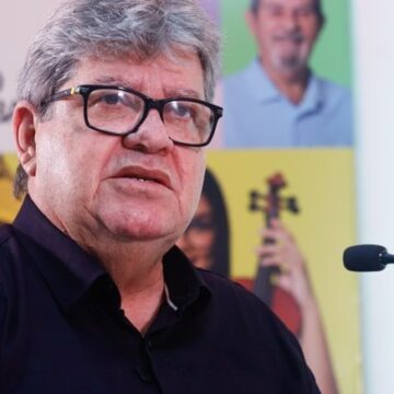 João Azevêdo anuncia pagamento da primeira parcela do 13º e o salário de maio, somando mais de R$ 1 bilhão para os servidores