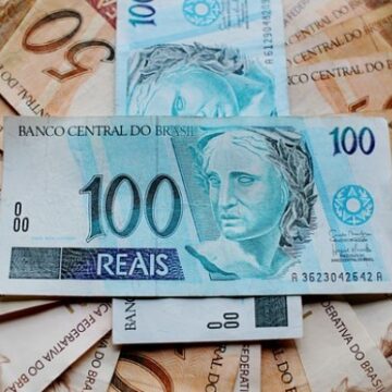 Estado paga primeira parcela do décimo terceiro salário nesta segunda-feira e injeta R$ 1 bilhão na economia em 14 dias