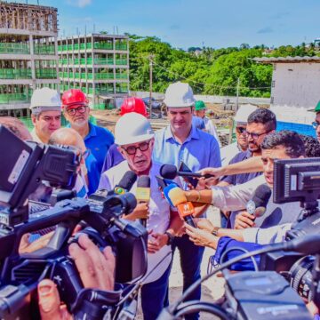 João Pessoa SustentávelPrefeito apresenta resultados, inspeciona obras do empreendimento habitacional na Beira Rio e projeta conclusão para início de 2025