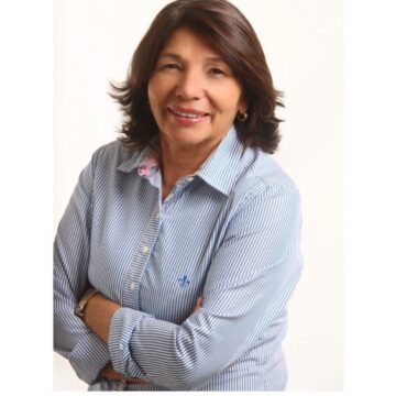 Vereadora Riselda Nunes de Itapororoca é acusada de suposta prática de estelionato eleitoral ao locar maquina de 1 milhão de reais conseguida via dep Federal Agnaldo Ribeiro com recursos federais   deixando agricultores  revoltados