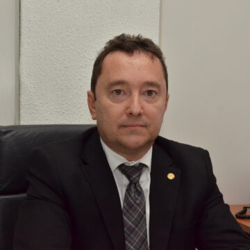  Juiz titular da 4ª Vara Cível da Comarca da Capital, José Herbert Luna Lisboa manda indenizar transexual impedida de usar banheiro feminino e sofrer agressão