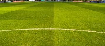 Faltando 5 meses pra terminar o mandato prefeito resolve gastar  mais de R$ 1 milhão para construir campo de futebol