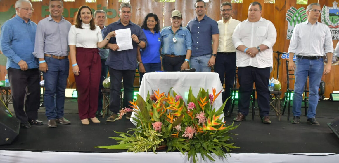 Governo da Paraíba firma parceria para incentivar cooperativas de agricultores