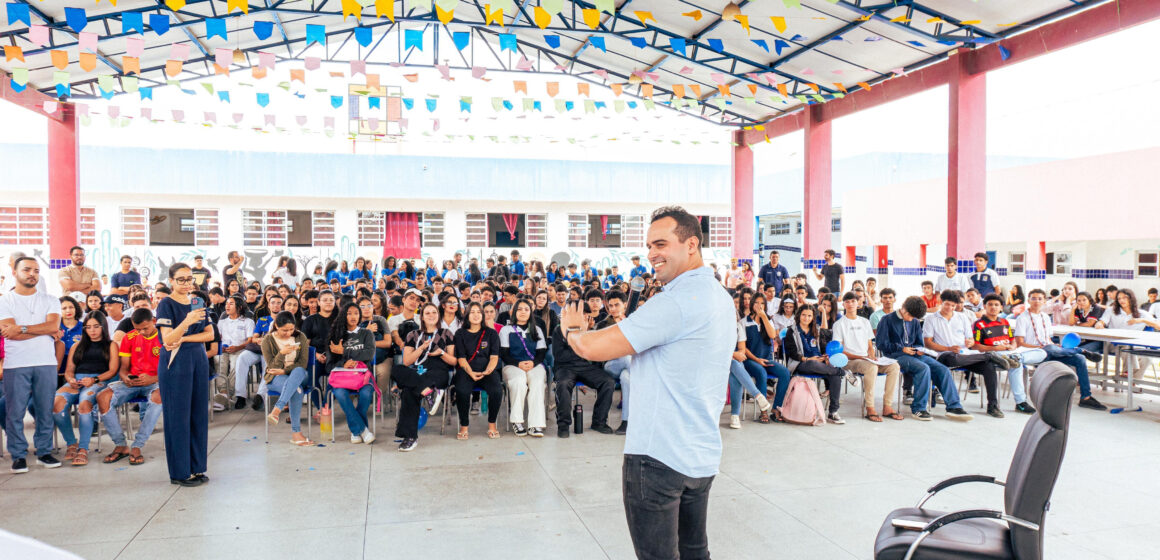 unnamed (4) Vice-governador participa de roda de conversa sobre protagonismo e projeto de vida com estudantes de escola em Queimadas