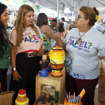 Primeira-dama do Estado visita Salão do Artesanato Paraibano e reforça compromissos do Governo com artesãos 