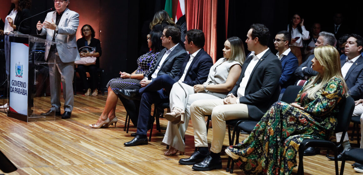 João Azevêdo anuncia investimentos de R$ 11,5 bilhões em novas obras, além do ‘Tá na Mesa’ em todas as cidades, passe livre estudantil e benefícios para servidores