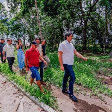 Leo Bezerra anuncia plantio de 600 mudas de árvores nativas este mês, durante ação no Parque Augusto dos Anjos