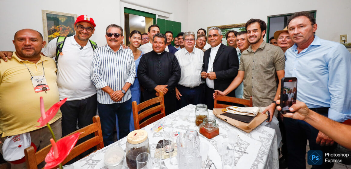 IMG_4101 João Azevêdo autoriza convênio para construção de cobertura de anfiteatro e entrega reforma do Centro de Convivência do Santuário de Santa Fé, em Solânea