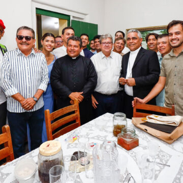 IMG_4101 João Azevêdo autoriza convênio para construção de cobertura de anfiteatro e entrega reforma do Centro de Convivência do Santuário de Santa Fé, em Solânea