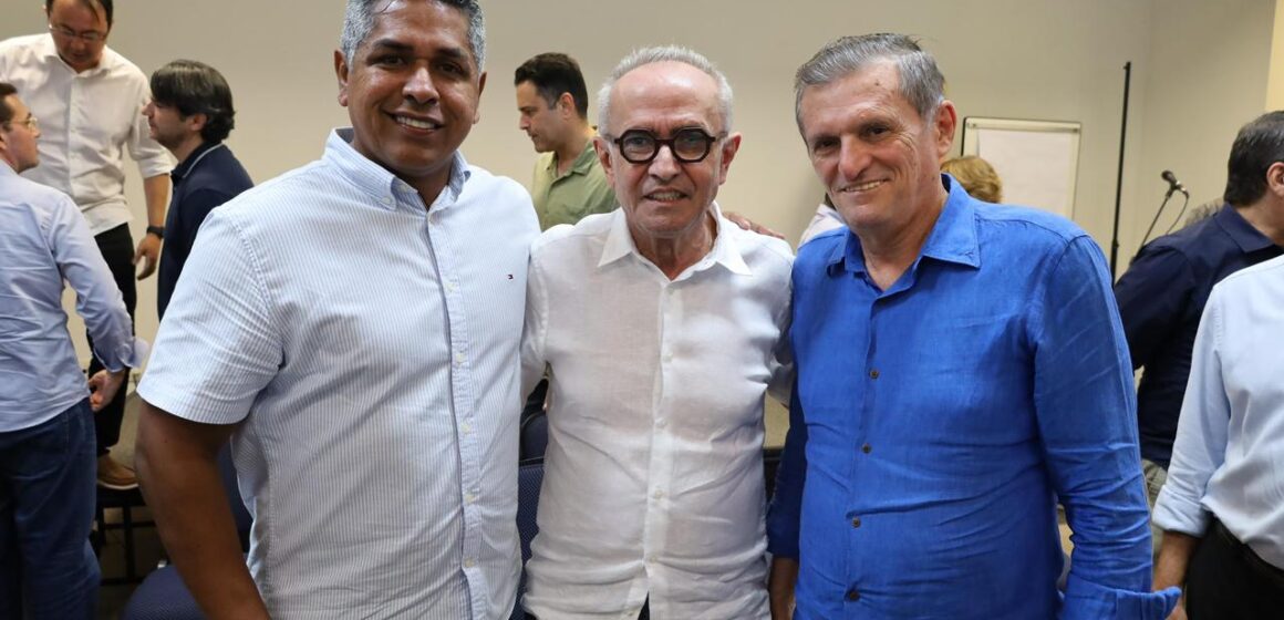 WhatsApp Image 2025-02-21 at 12.04.41 Cícero Lucena realiza 1° encontro com nova equipe, anuncia Odon como líder e Emano para a Articulação Política