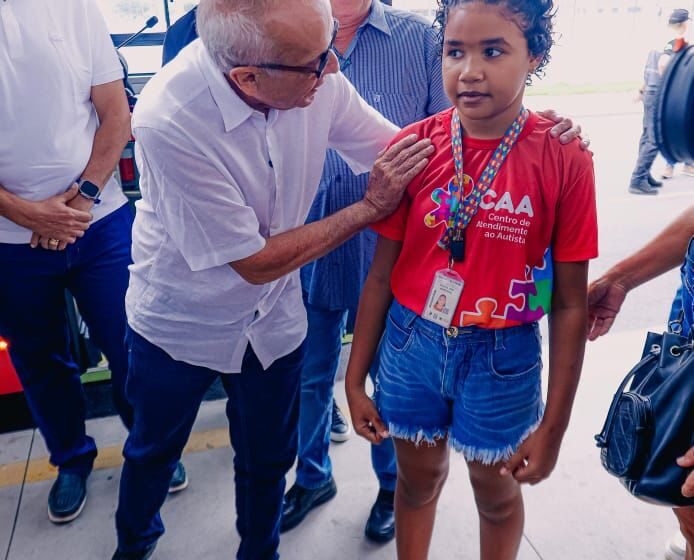 Cícero Lucena apresenta novo modelo de ônibus 100% elétrico dentro do grande projeto de mobilidade urbana da Capital