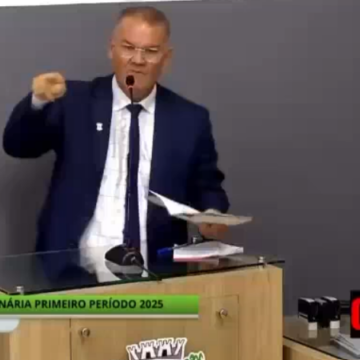 Captura de tela 2025-03-28 115634 CLÓVIS DE LOY PROMETE ACIONAR MINISTÉRIO PÚBLICO PRA DEFENDER DIREITOS DA CONSTRUÇÃO CIVIL DE SANTA RITA QUE ESTÃO SENDO TOLHIDO POR FUNCIONÁRIO DA SECRETARIA DE INFRAESTRUTURA PB VEJA VIDEO